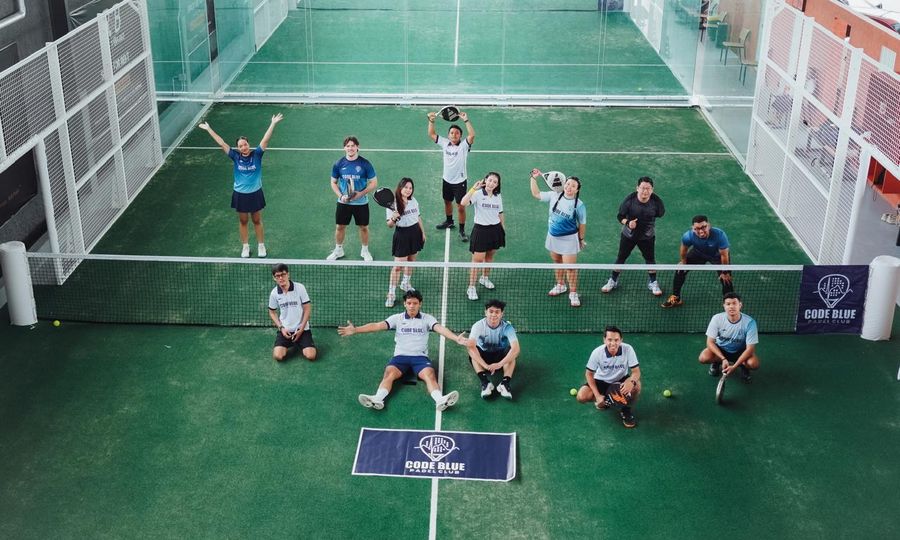 Komunitas Code Blue di lapangan padel