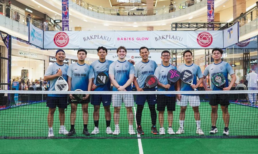 Pemain Code Blue di court-side
